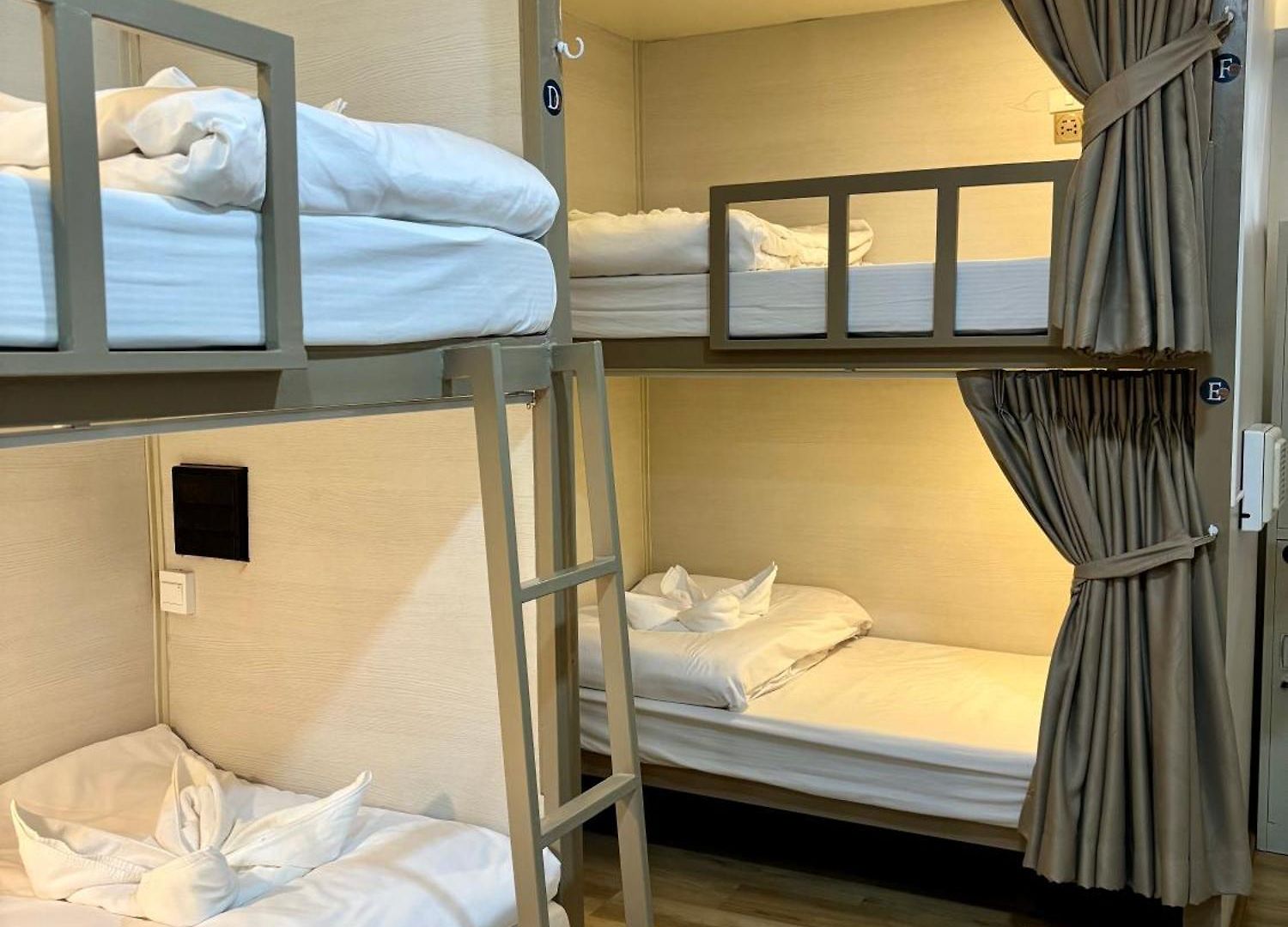 Charm At Pratumnak โรงแรม 3*