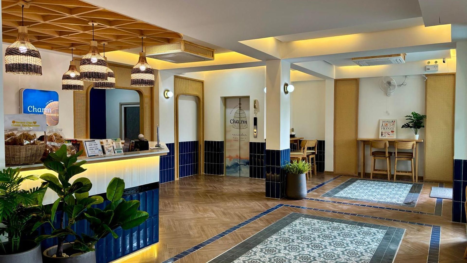 Charm At Pratumnak โรงแรม