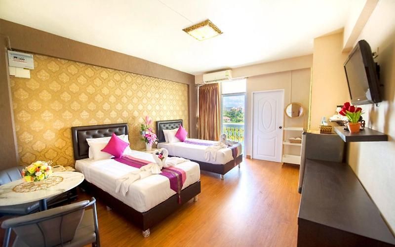 โรงแรม The Sun &