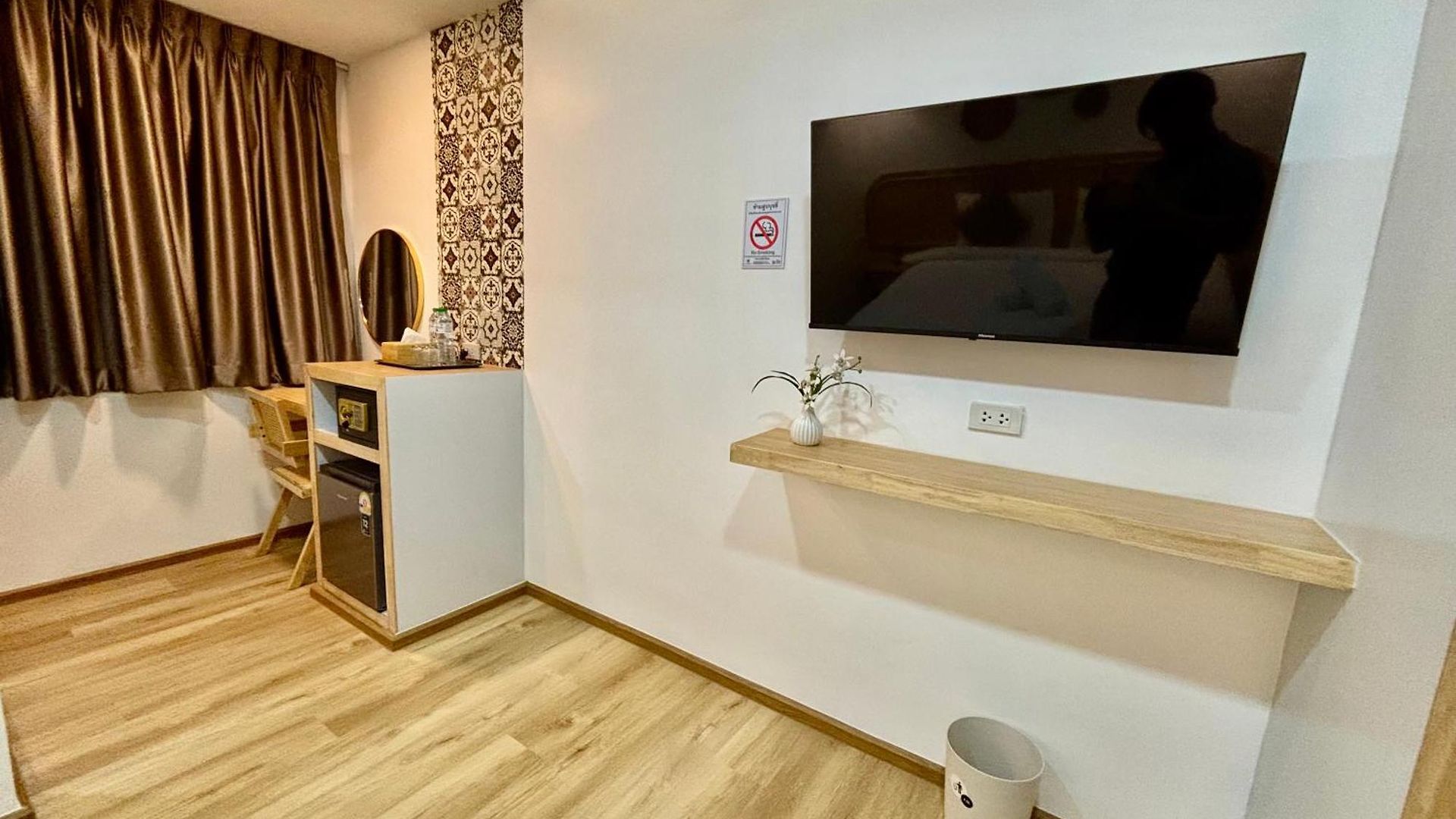 Charm At Pratumnak โรงแรม 3*