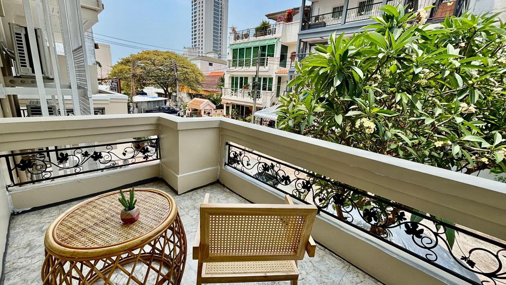 โรงแรม Charm At Pratumnak 3*
