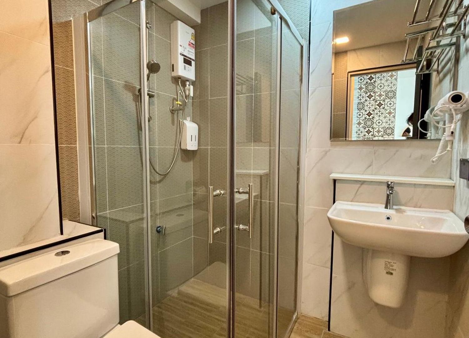 Charm At Pratumnak โรงแรม 3*