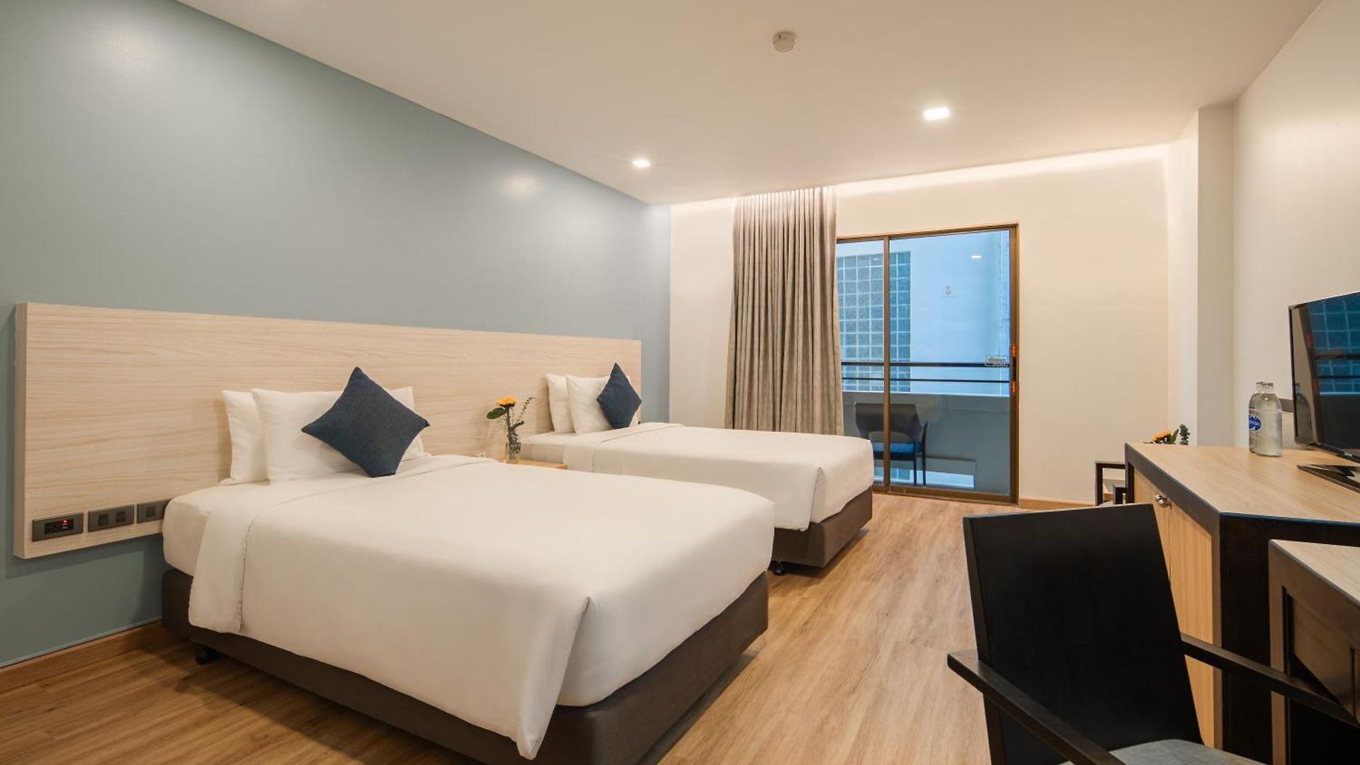 โรงแรม Sunbeam 4*