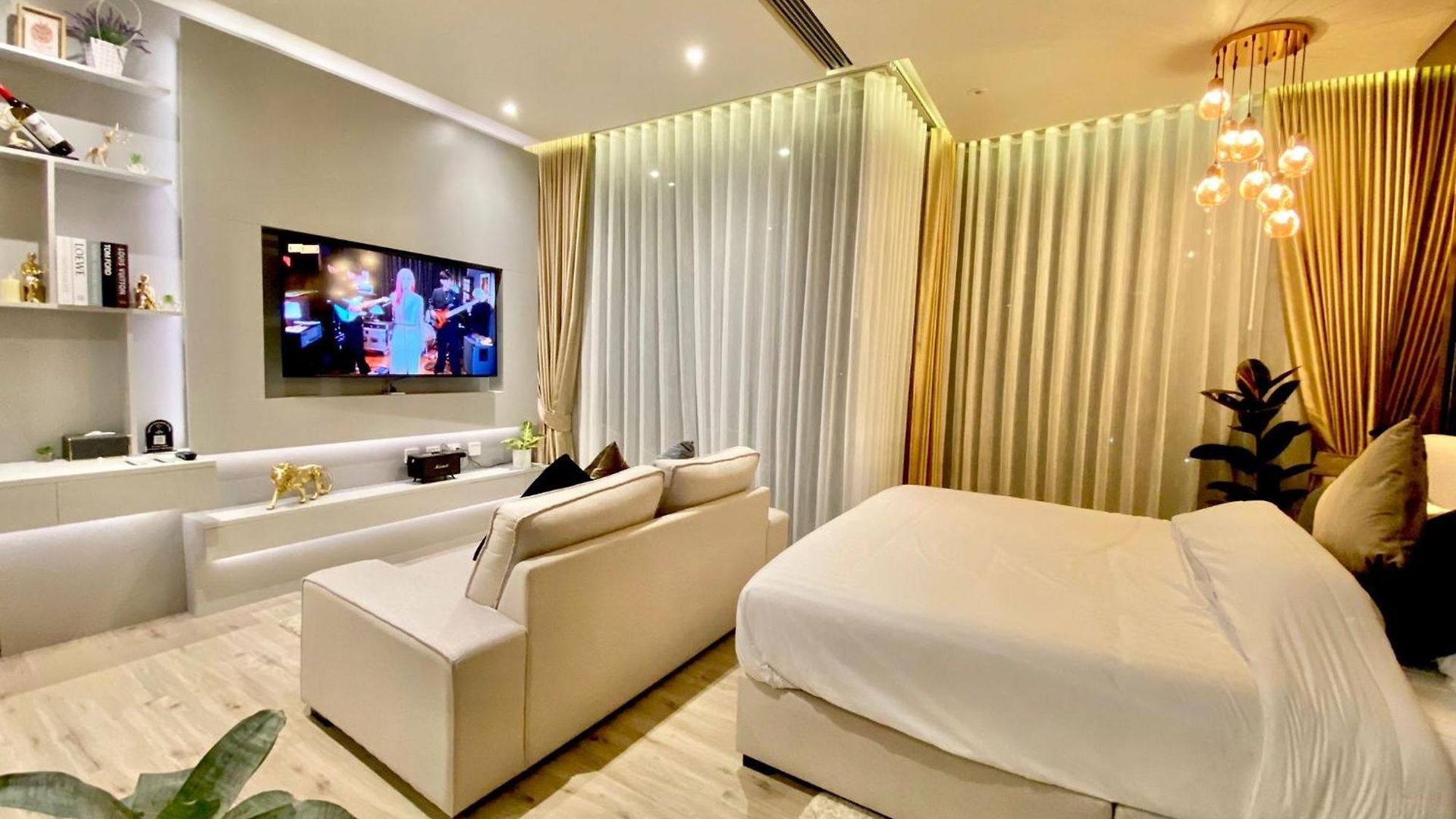 อพาร์ตโฮเทล Arom Wongamat 4*