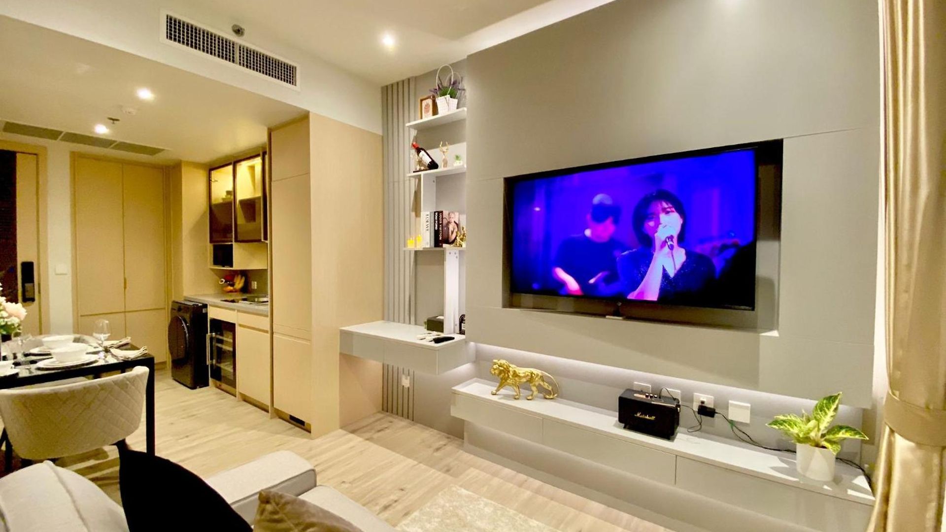 Arom Wongamat 4*