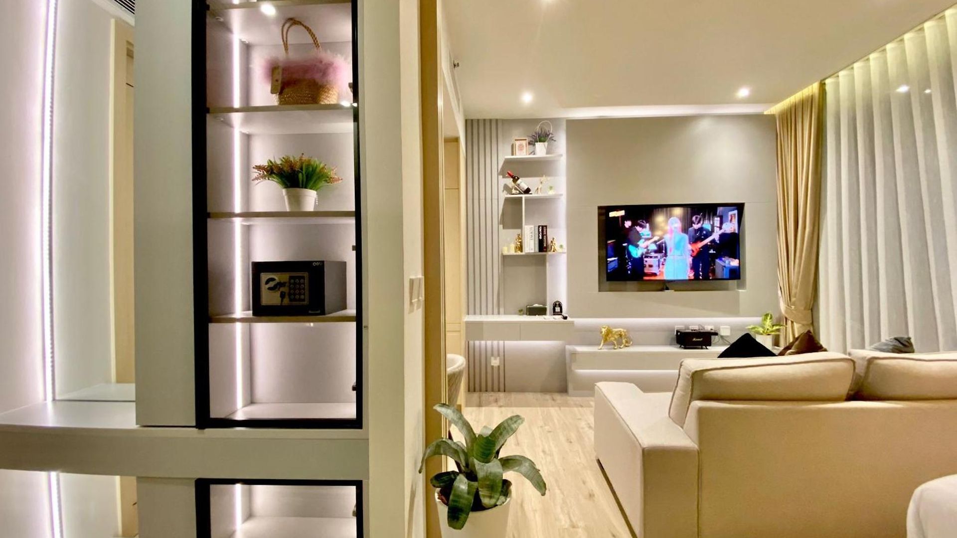 อพาร์ตโฮเทล Arom Wongamat Pattaya