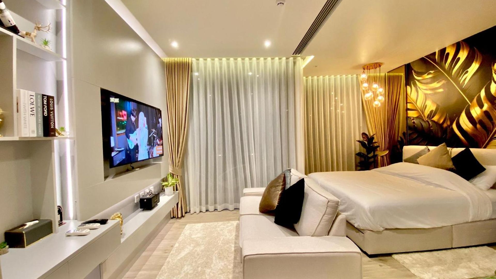 อพาร์ตโฮเทล Arom Wongamat 4*