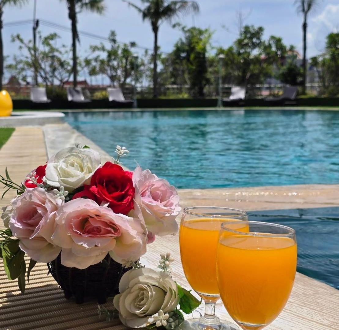 โรงแรม First Pacific Cirrus 4*