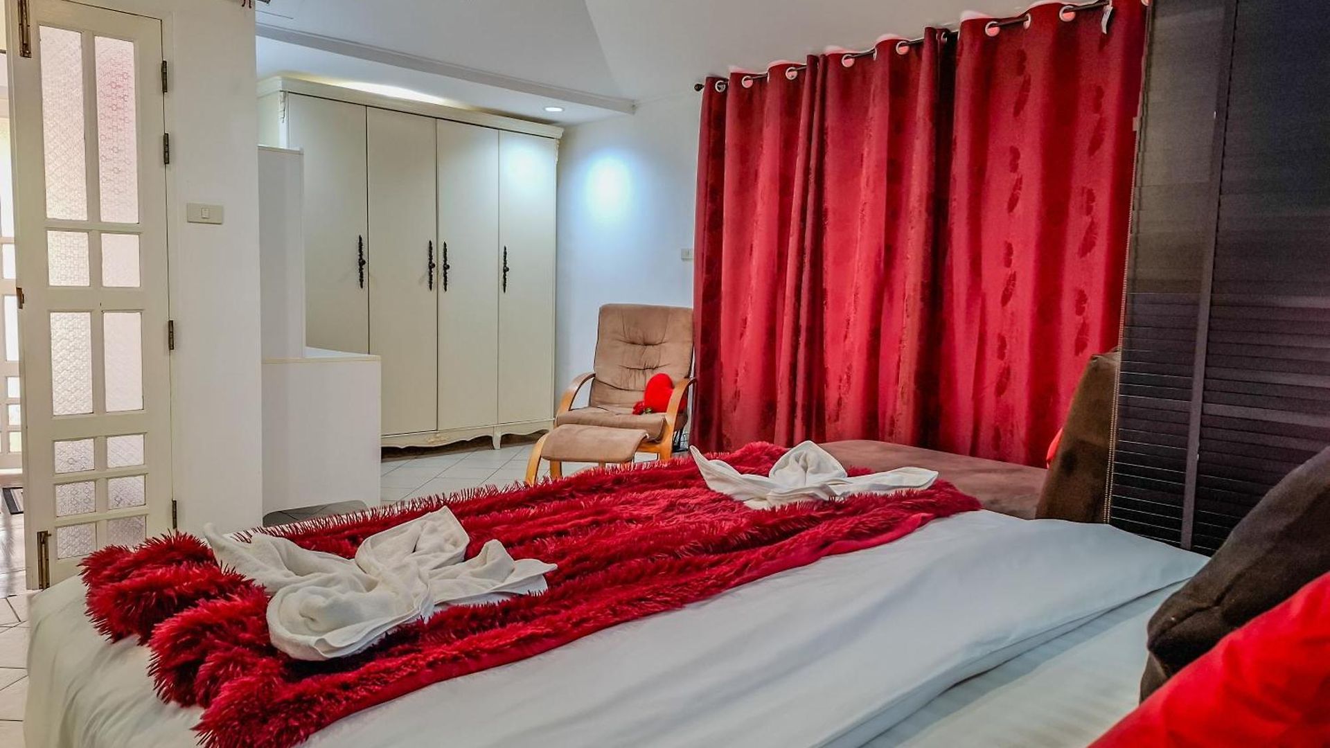 3bhk Private Pool With Sauna Snooker Villa