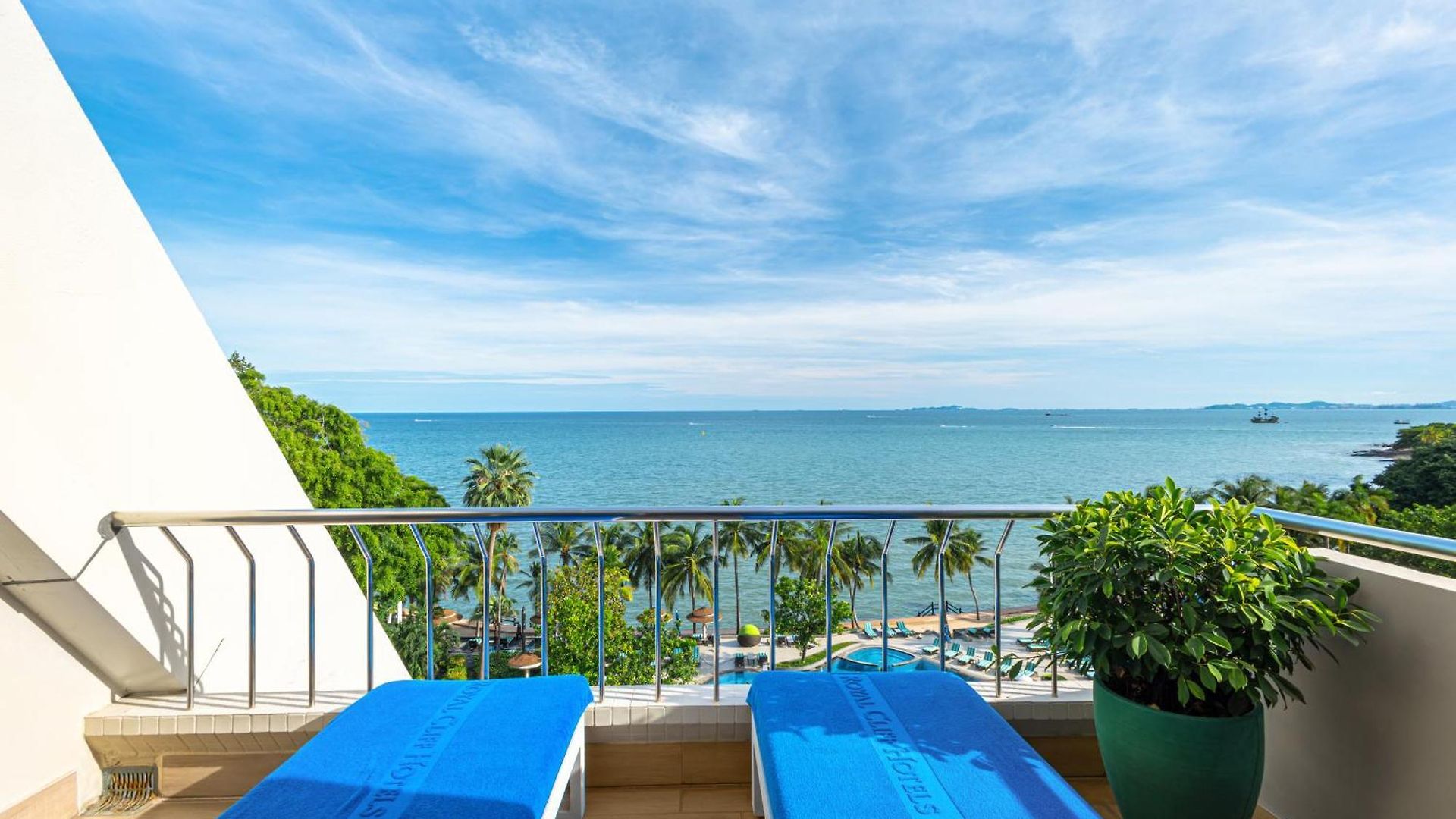 โรงแรม Royal Wing &