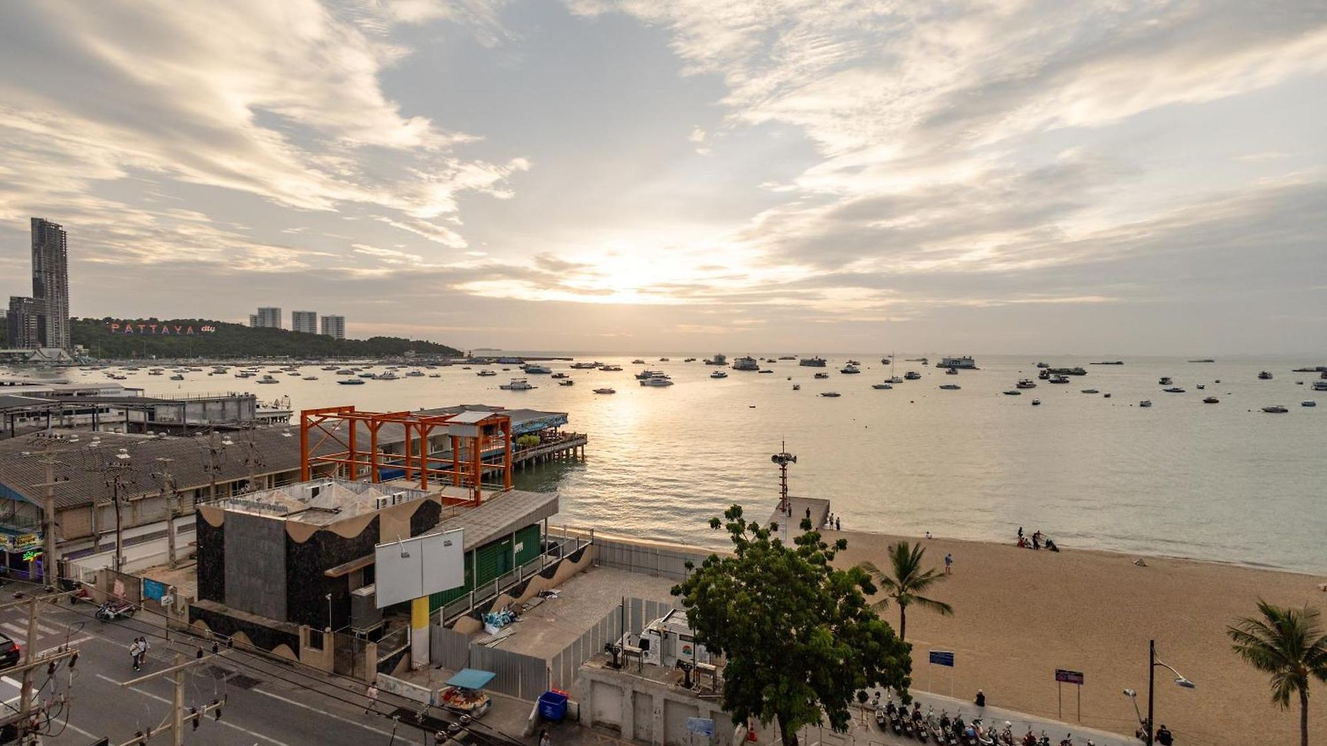 Cloudotel Walking Street โรงแรม