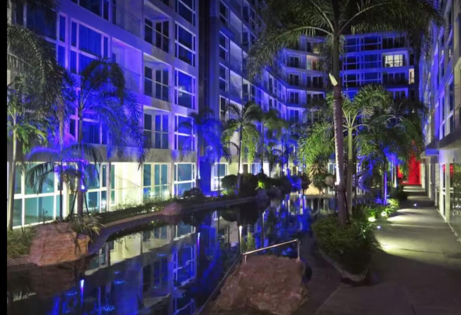 อพาร์ทเม้น Large Deluxe Condo, Centara Azure Residence,