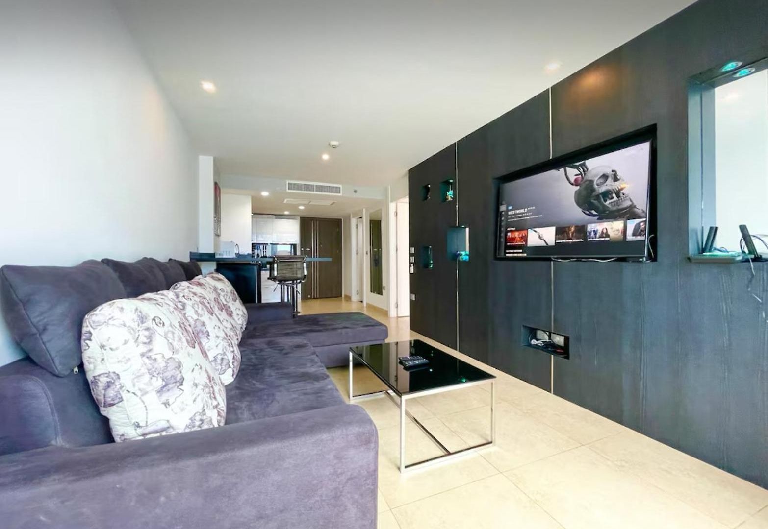 อพาร์ทเม้น Large Deluxe Condo, Centara Azure Residence,