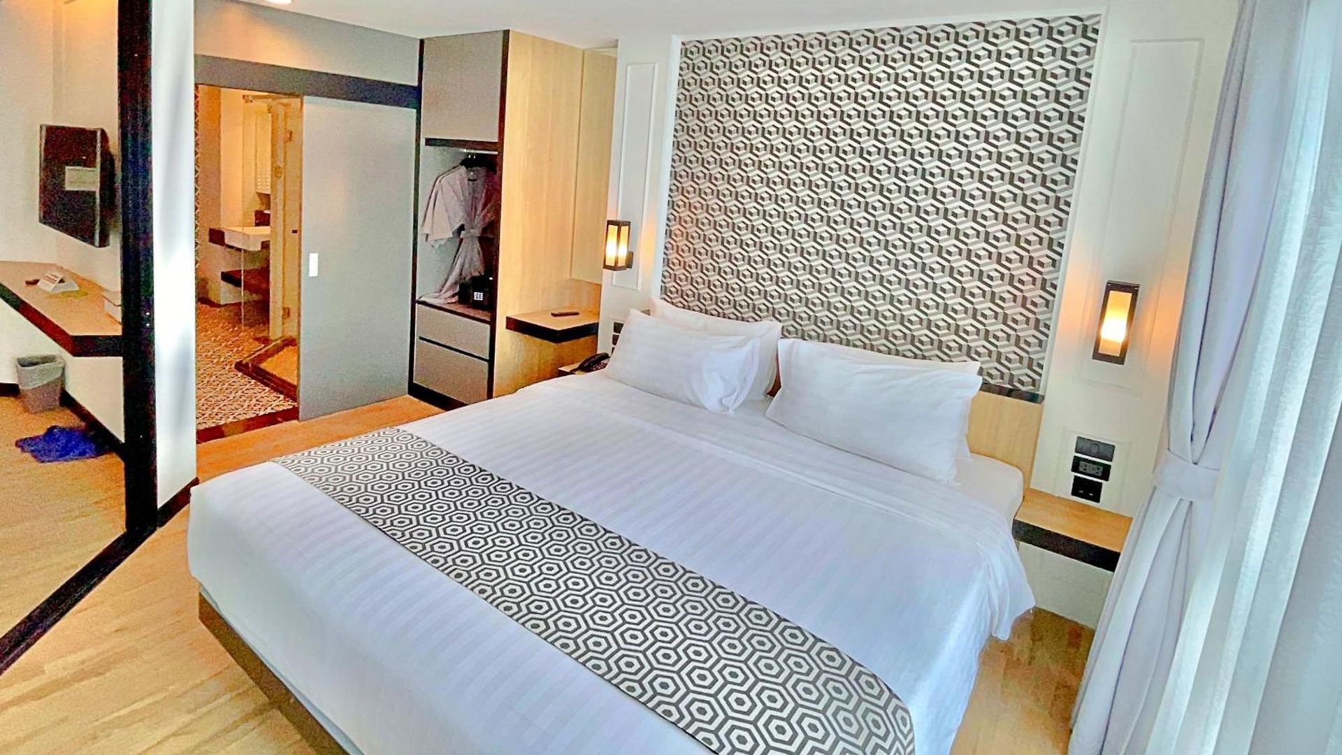 โรงแรม Chezzotel 4*