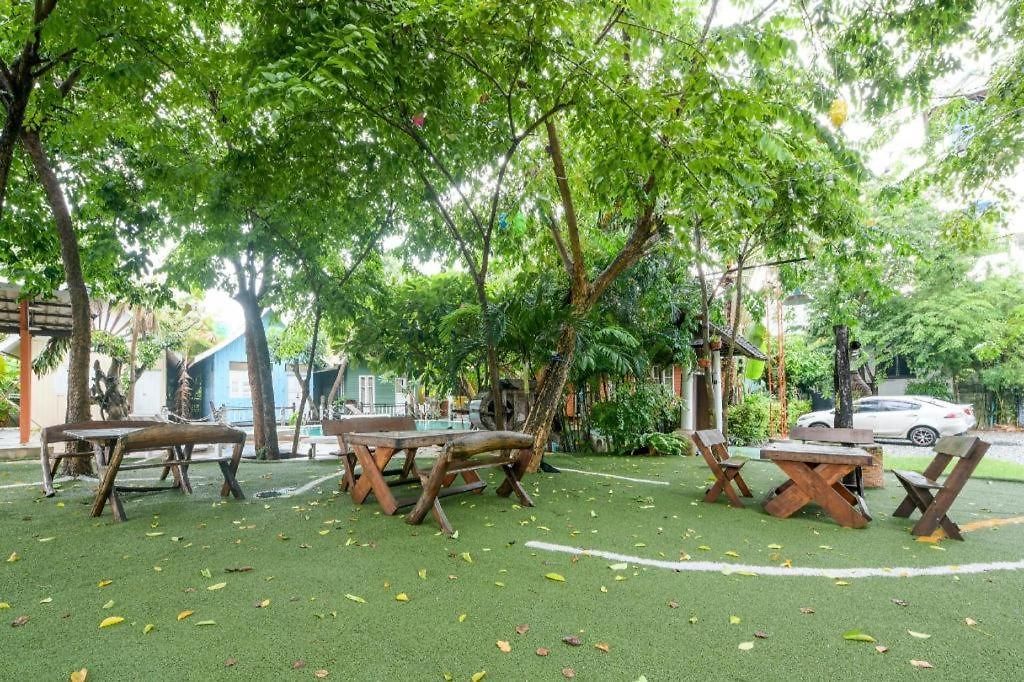 โรงแรม Oyo 324 Deedan 2*