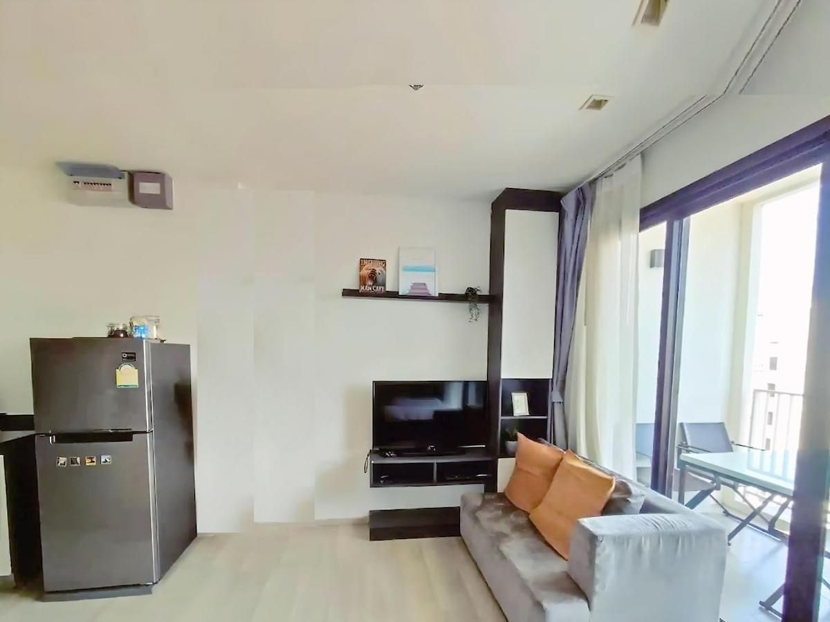 อพาร์ทเม้น 2 Bed At Great Location - Of *