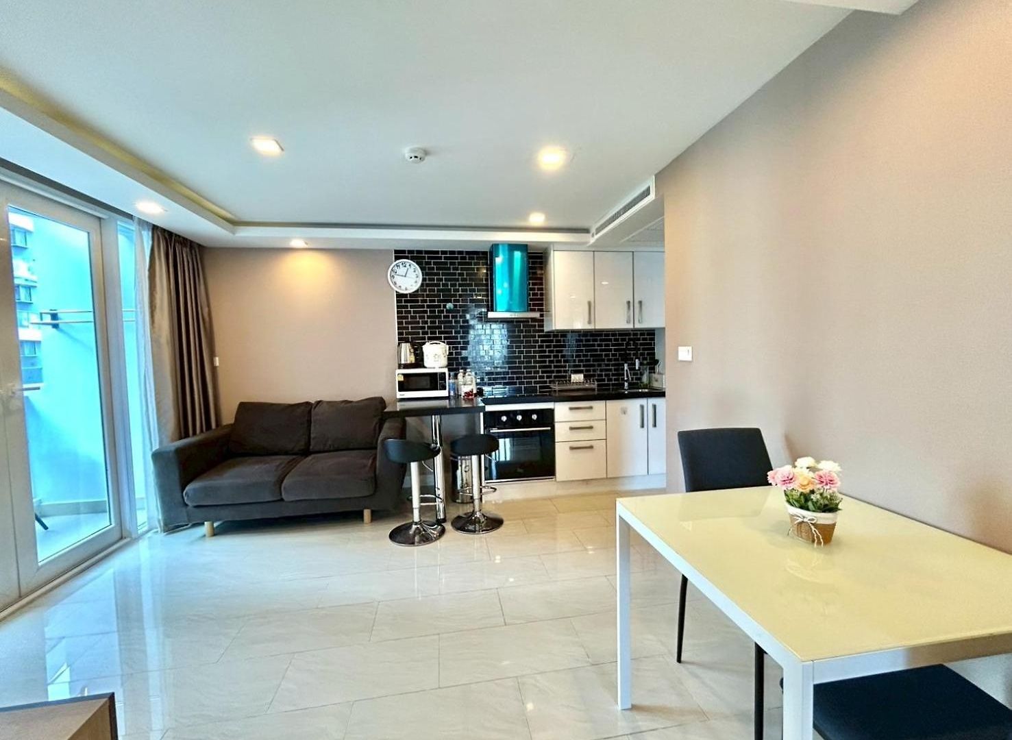 Grand Avenue Apartment