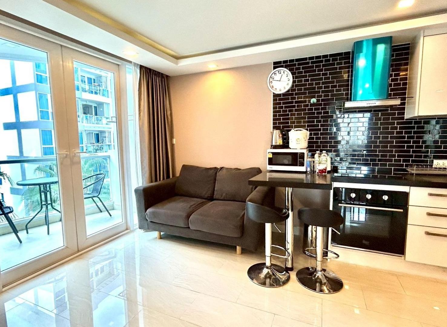 Grand Avenue Apartment *