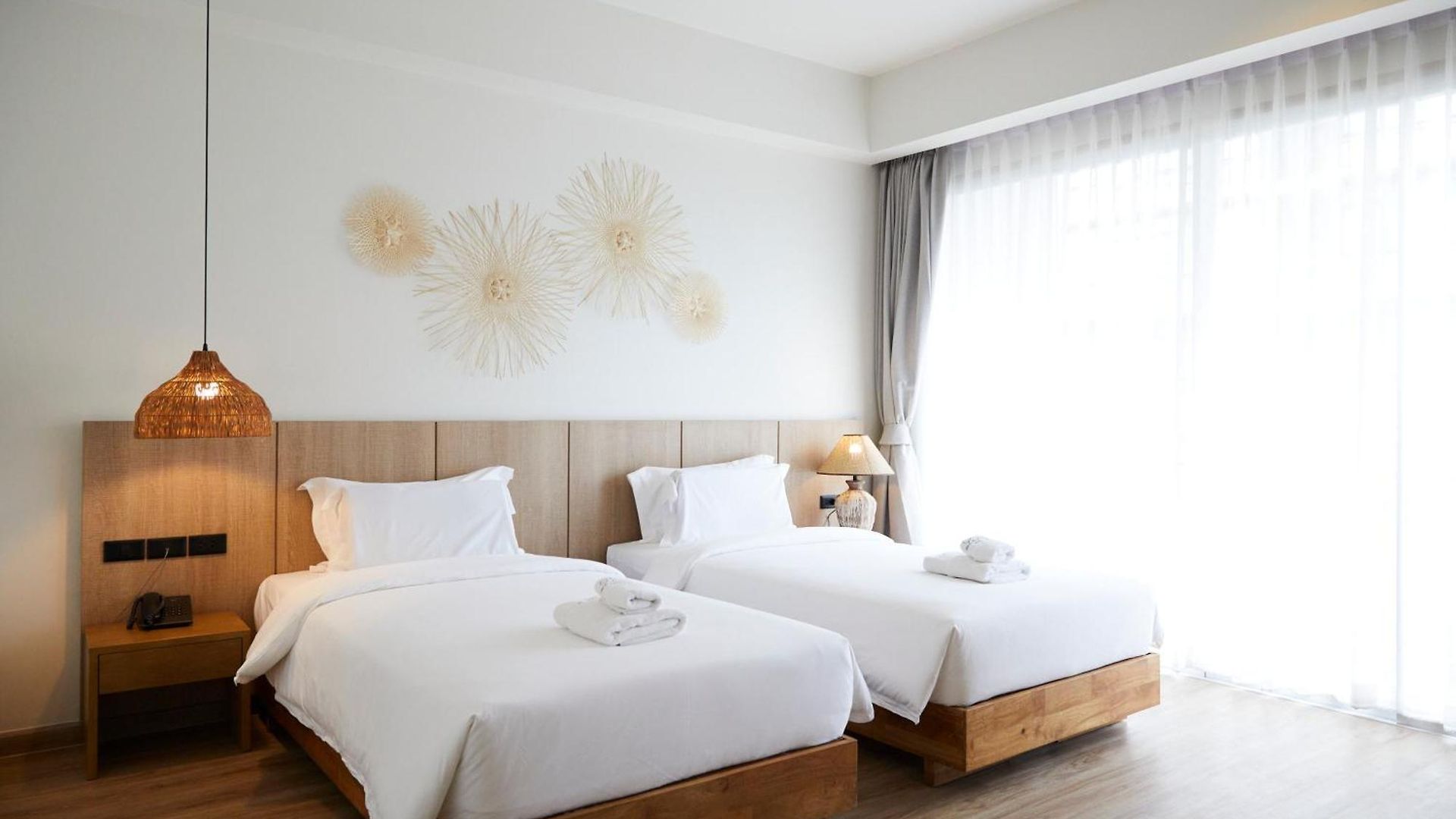 โรงแรม The Leela & 4*