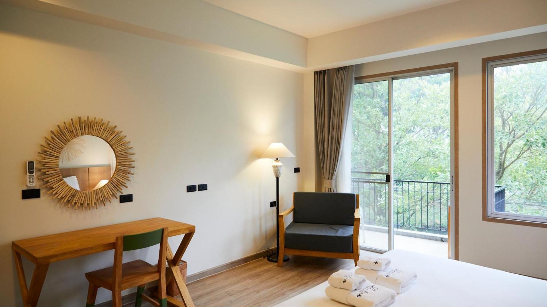 The Leela & โรงแรม 4*