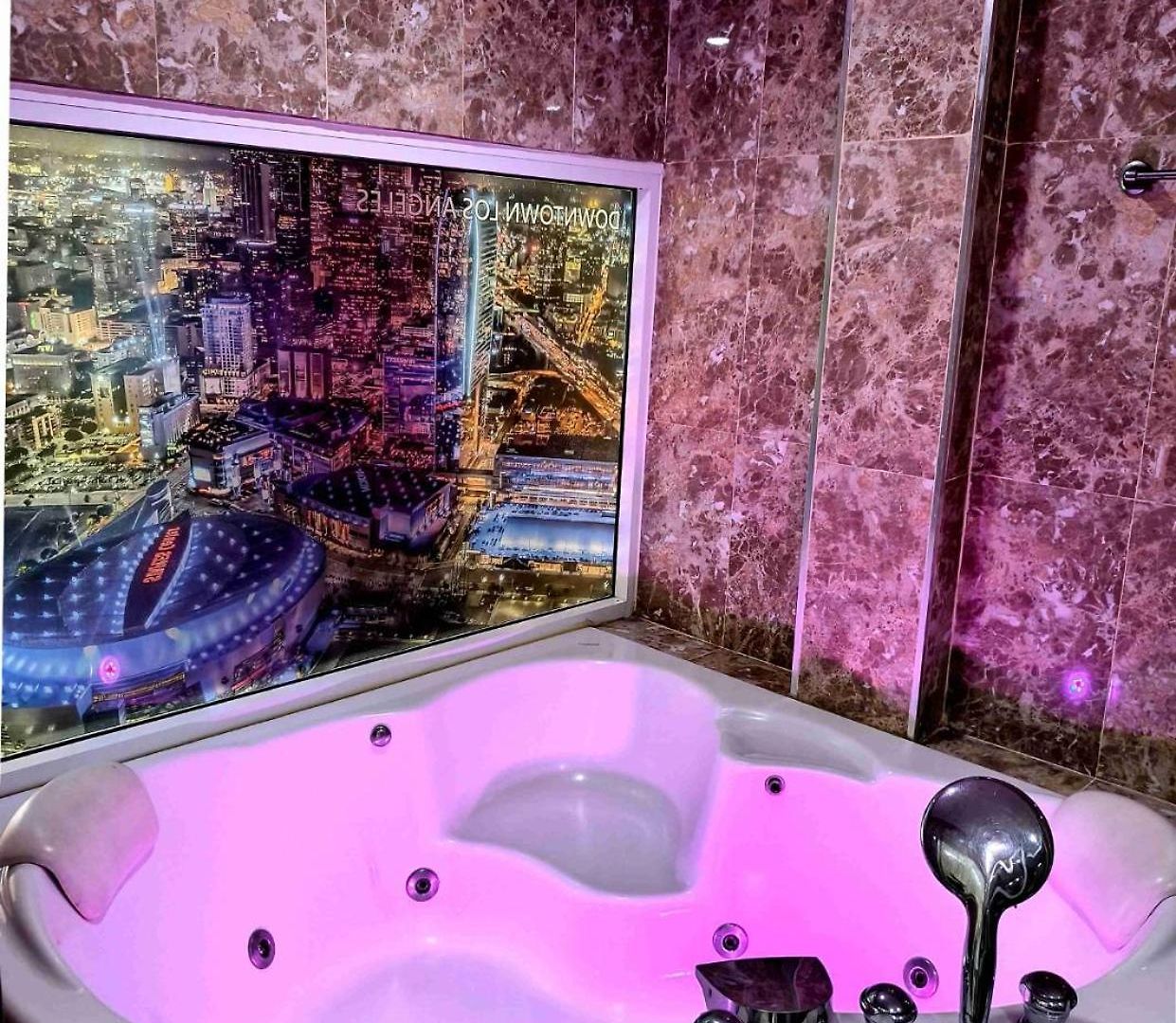 Titanic Residence-7 Minute Walk To The Pattaya