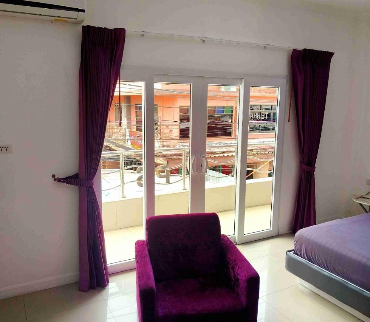 Titanic Residence-7 Minute Walk To The โรงแรม Pattaya