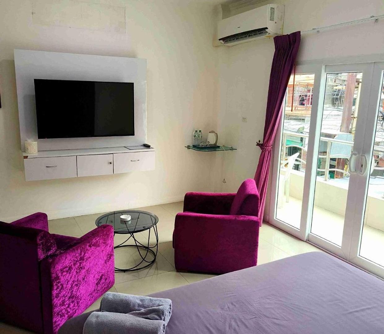 Titanic Residence-7 Minute Walk To The 4* Pattaya