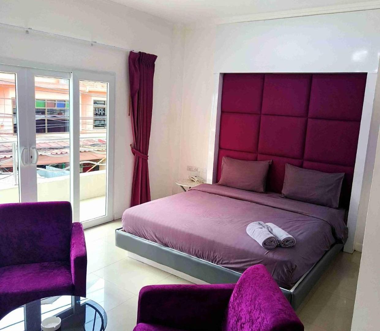 Titanic Residence-7 Minute Walk To The โรงแรม