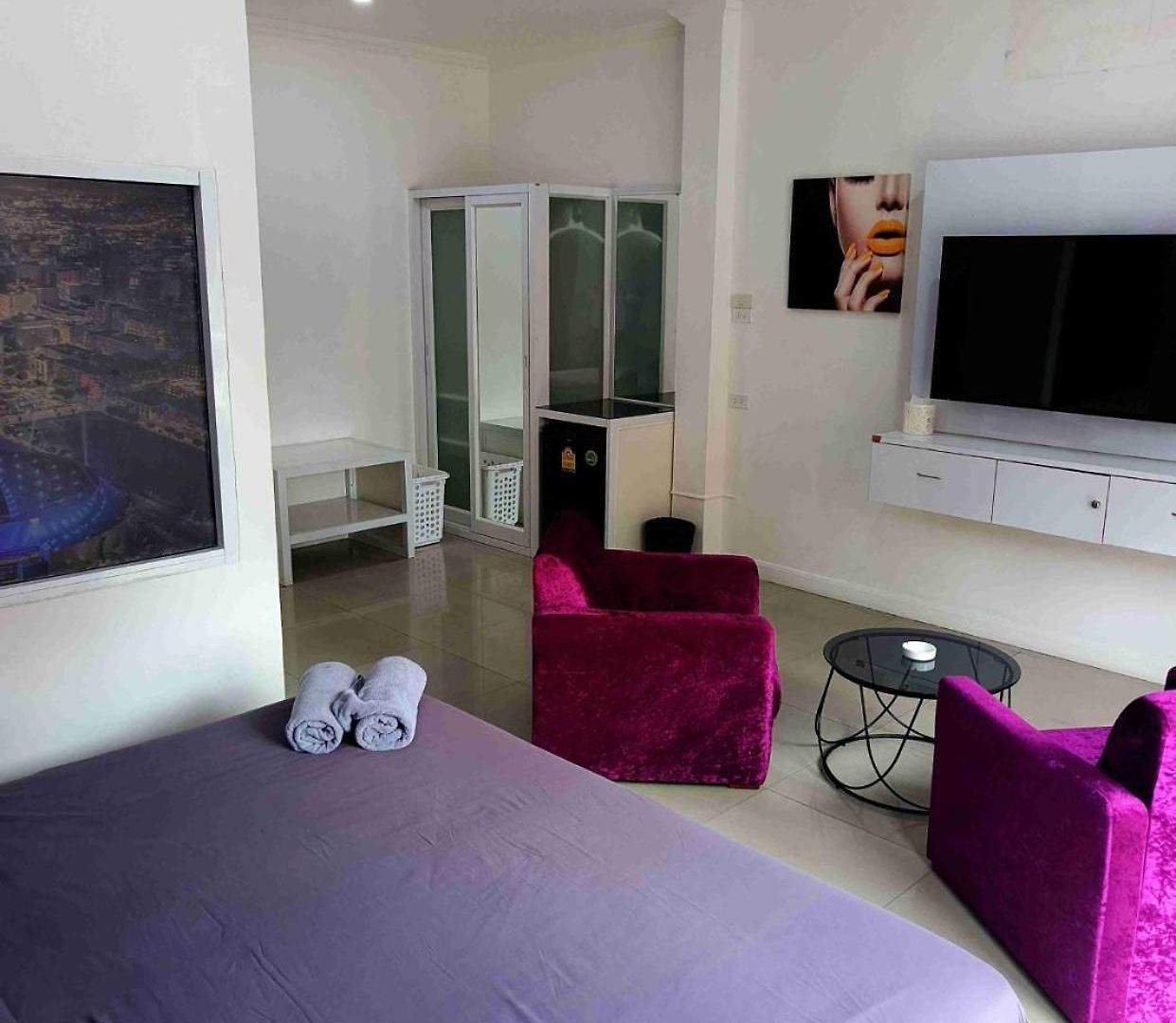 Titanic Residence-7 Minute Walk To The โรงแรม Pattaya