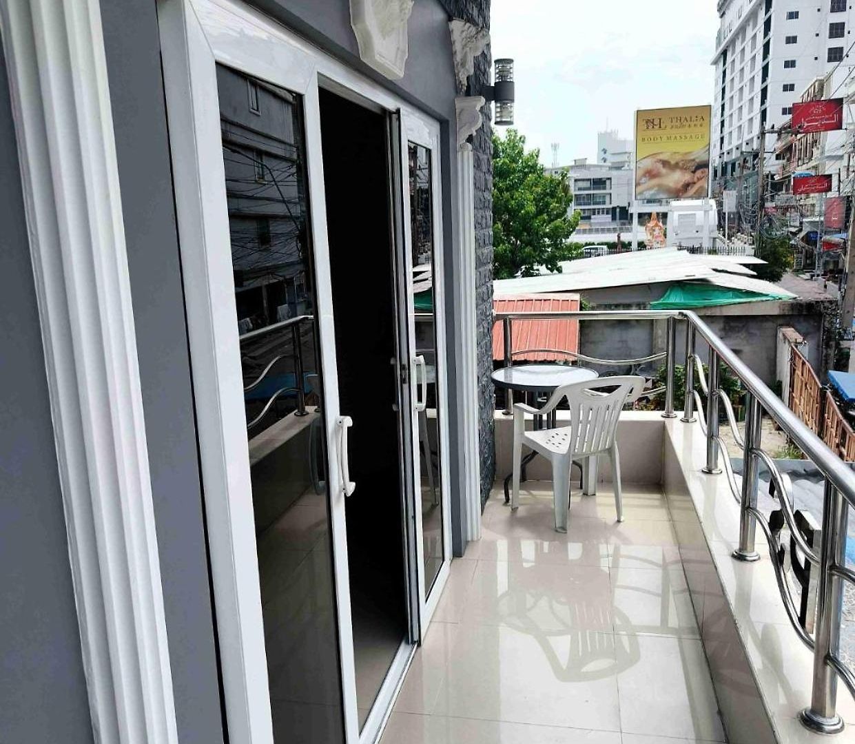 Titanic Residence-7 Minute Walk To The โรงแรม