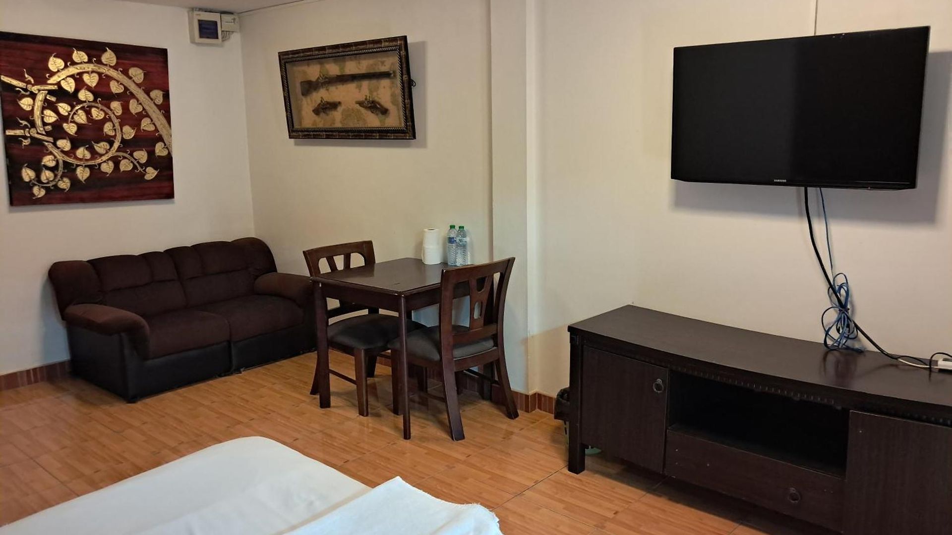 Namtip Bar & โรงแรม Pattaya