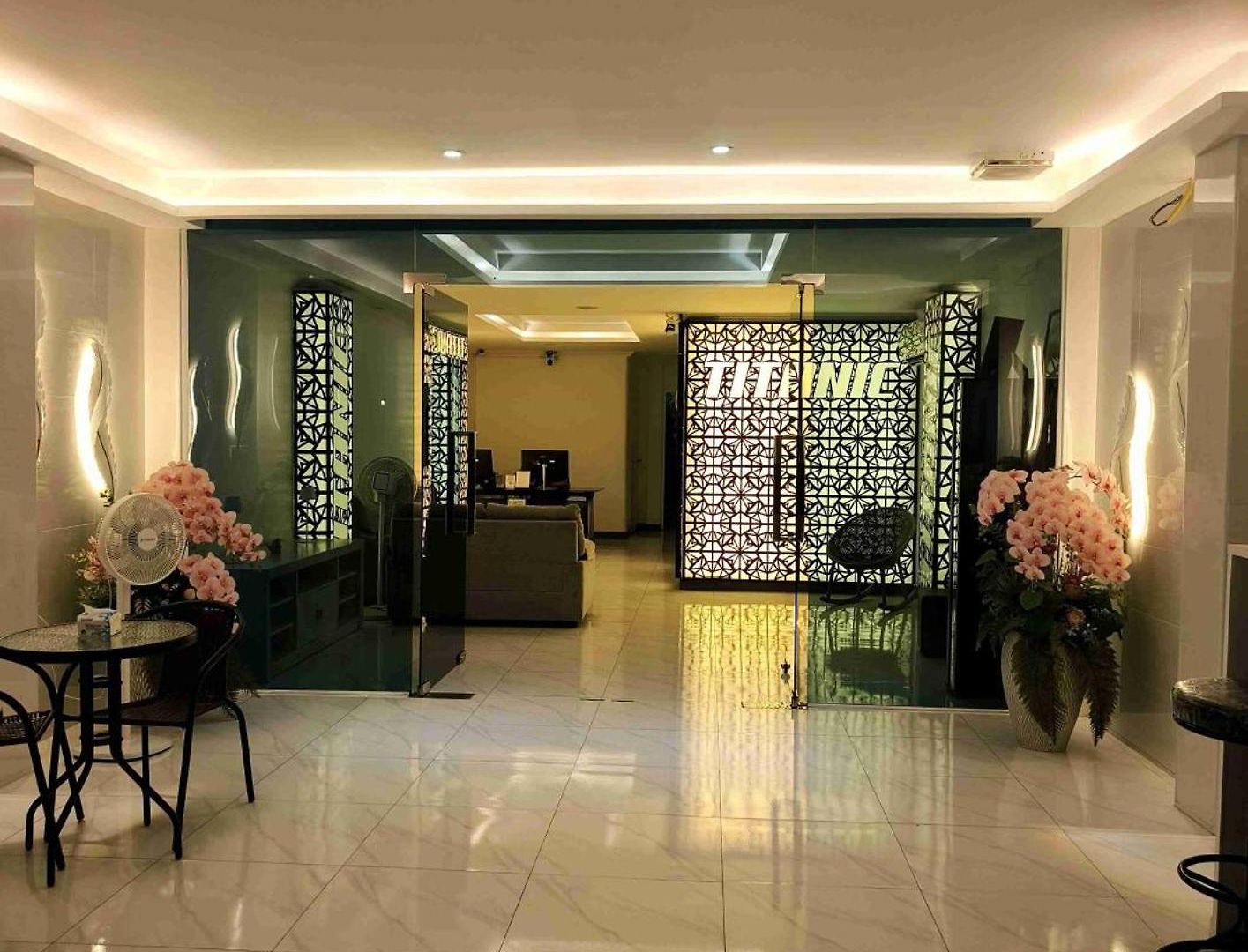 Titanic Residence-7 Minute Walk To The โรงแรม Pattaya