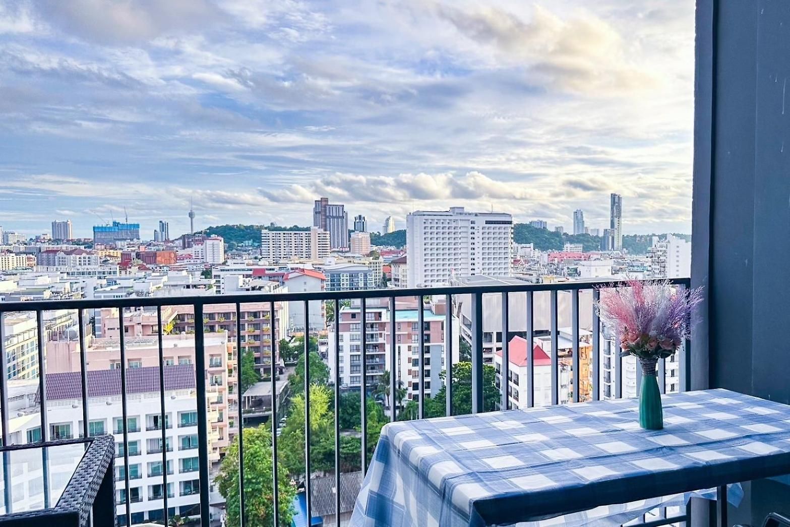 2 Bed At Excellent Location - * Pattaya