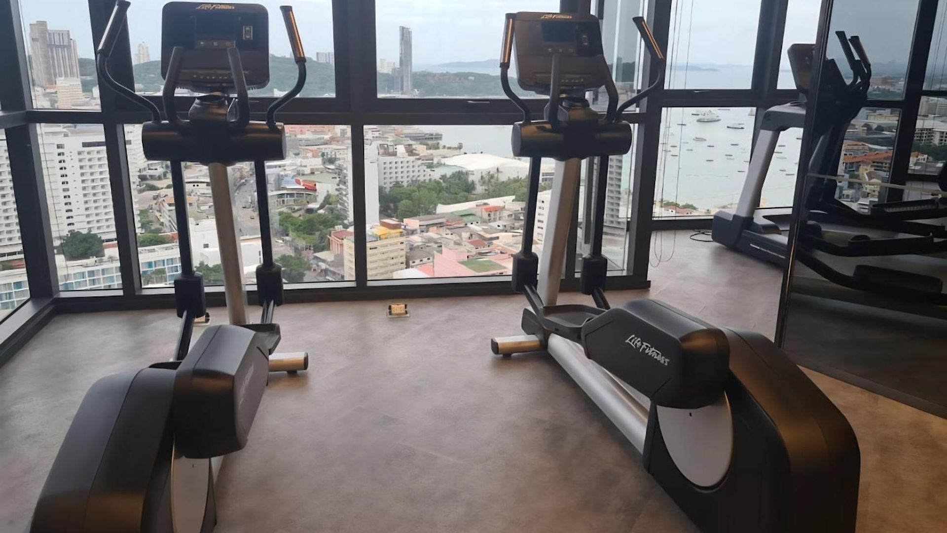 The Edge - Unique & Luxurious อพาร์ทเม้น Pattaya