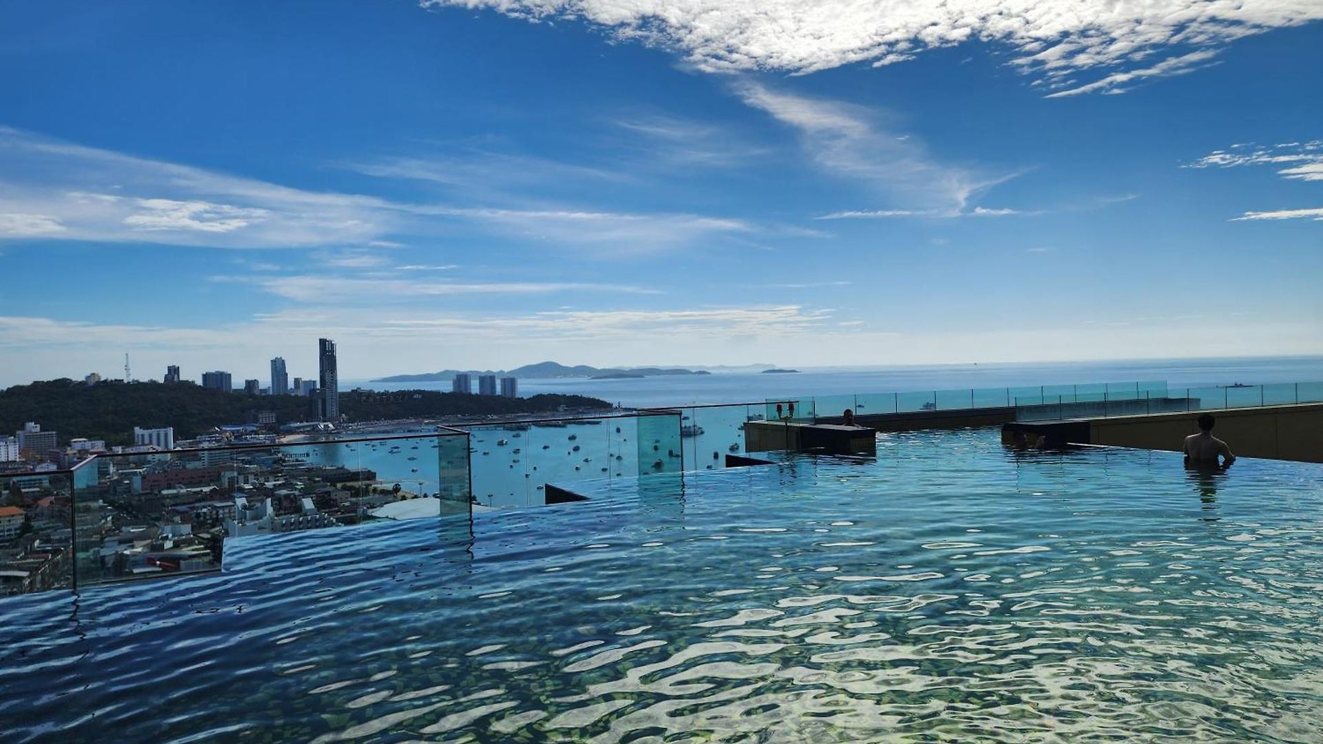 The Edge - Unique & Luxurious อพาร์ทเม้น Pattaya