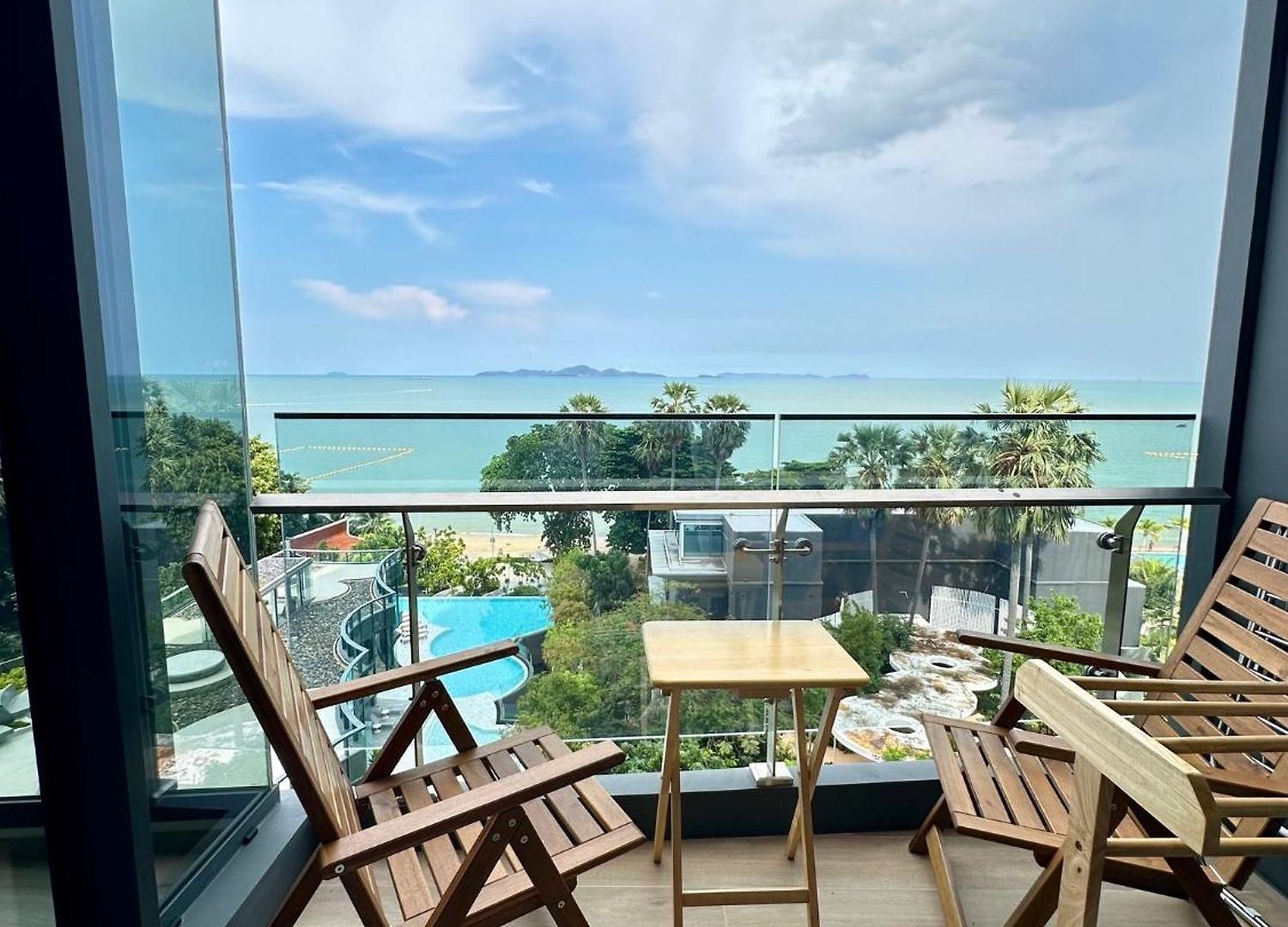 อพาร์ทเม้น Arom Wongamat Luxury Boutique Beachfront In North Pattaya, 702 Pattaya