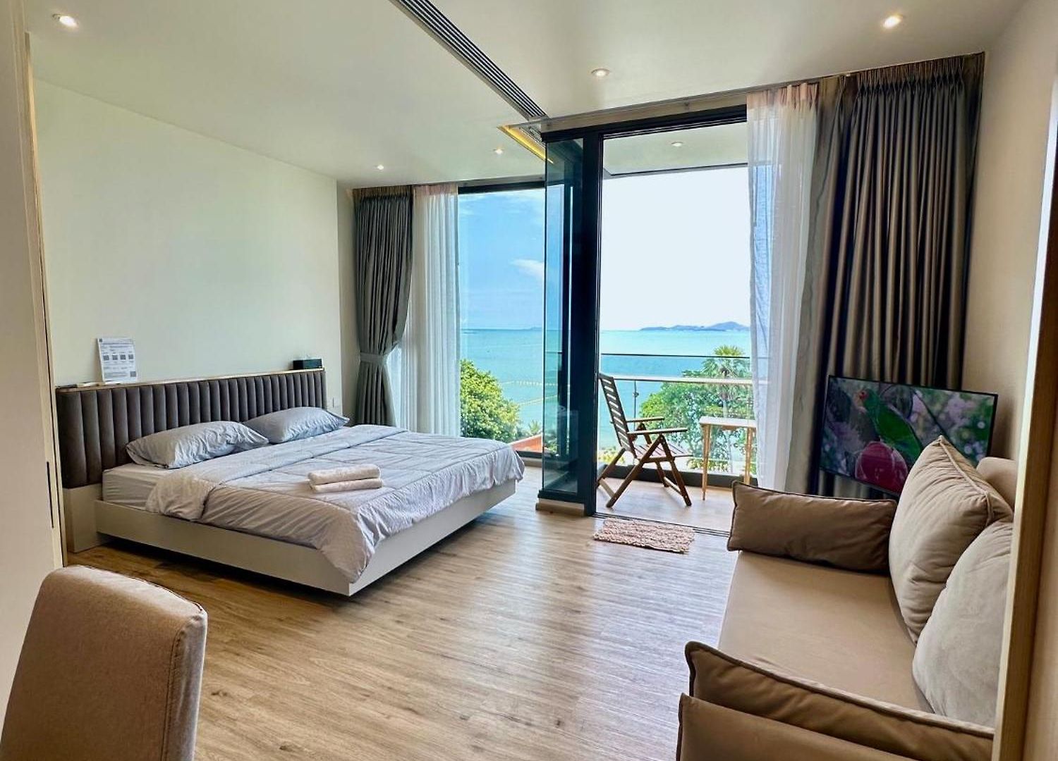 อพาร์ทเม้น Arom Wongamat Luxury Boutique Beachfront In North Pattaya, 702