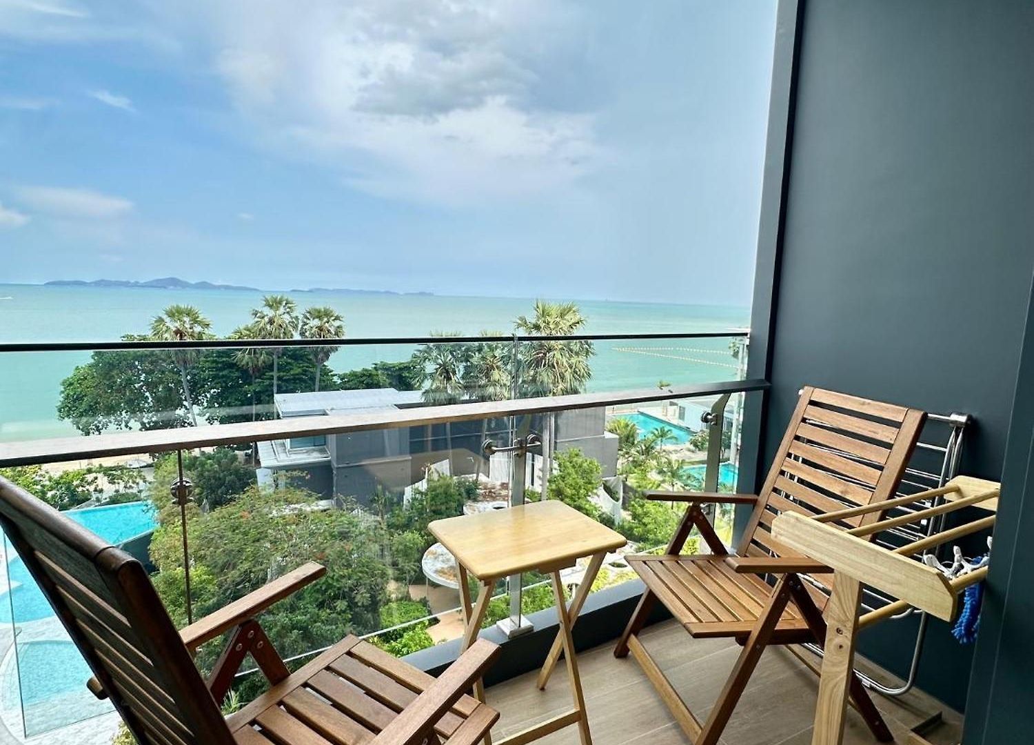 Arom Wongamat Luxury Boutique Beachfront In North Pattaya, 702 อพาร์ทเม้น