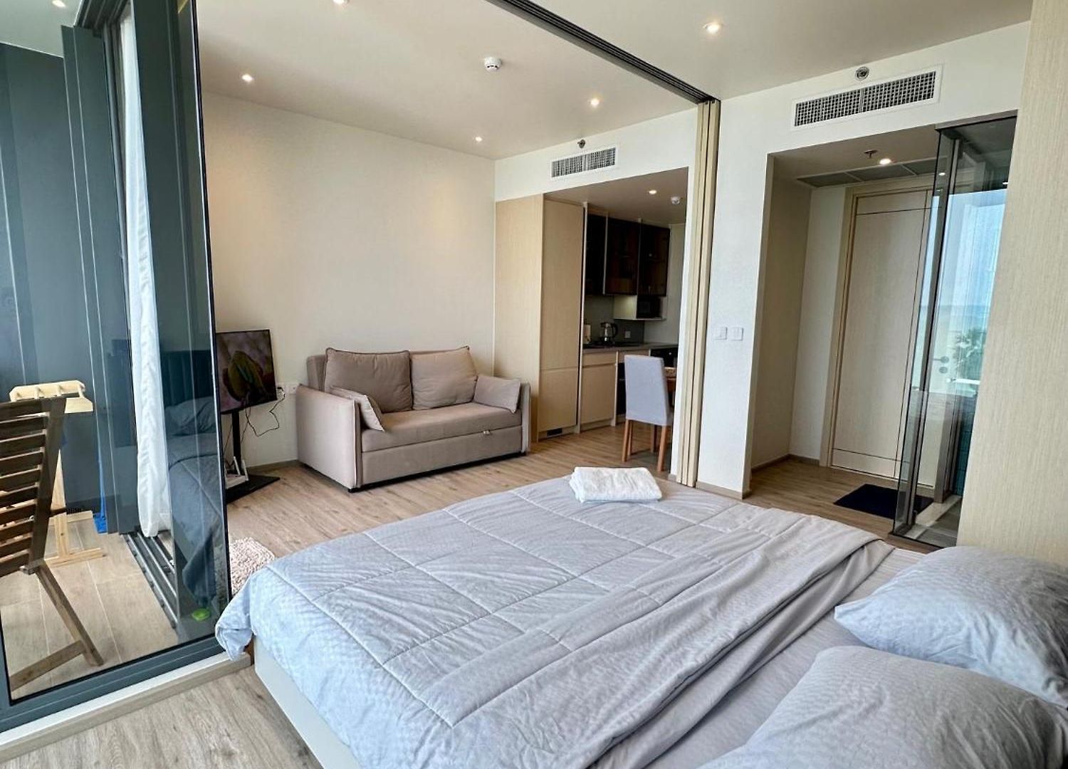 อพาร์ทเม้น Arom Wongamat Luxury Boutique Beachfront In North Pattaya, 702