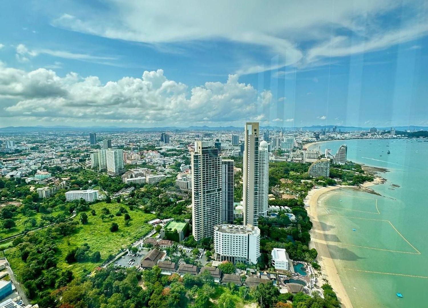 อพาร์ทเม้น Arom Wongamat Luxury Boutique Beachfront In North Pattaya, 702