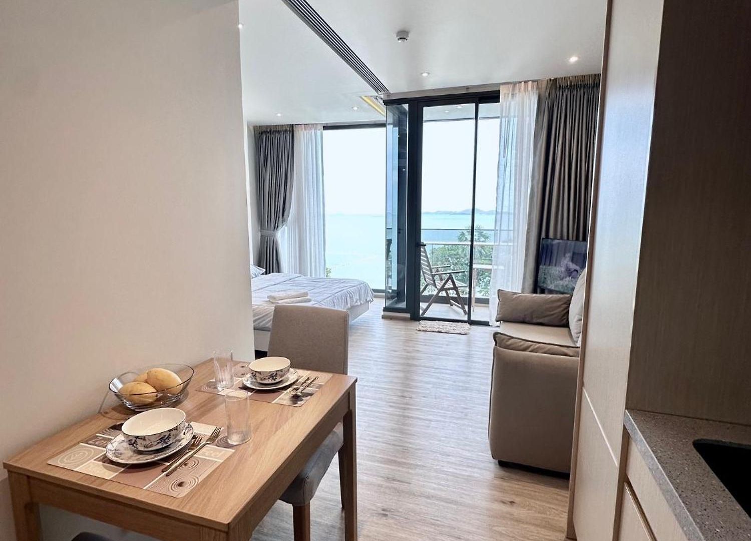 อพาร์ทเม้น Arom Wongamat Luxury Boutique Beachfront In North Pattaya, 702 Pattaya
