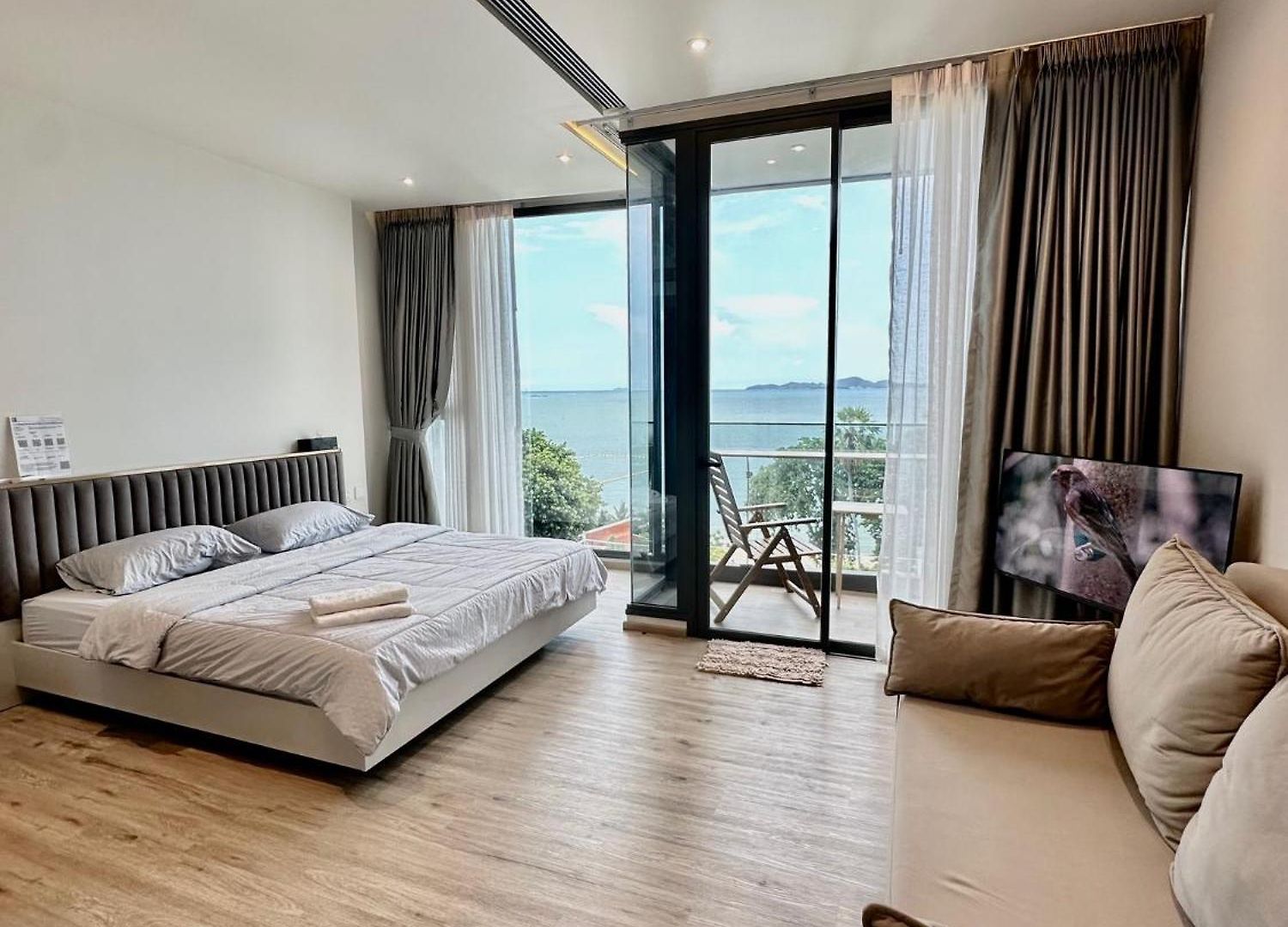 Arom Wongamat Luxury Boutique Beachfront In North Pattaya, 702 Pattaya