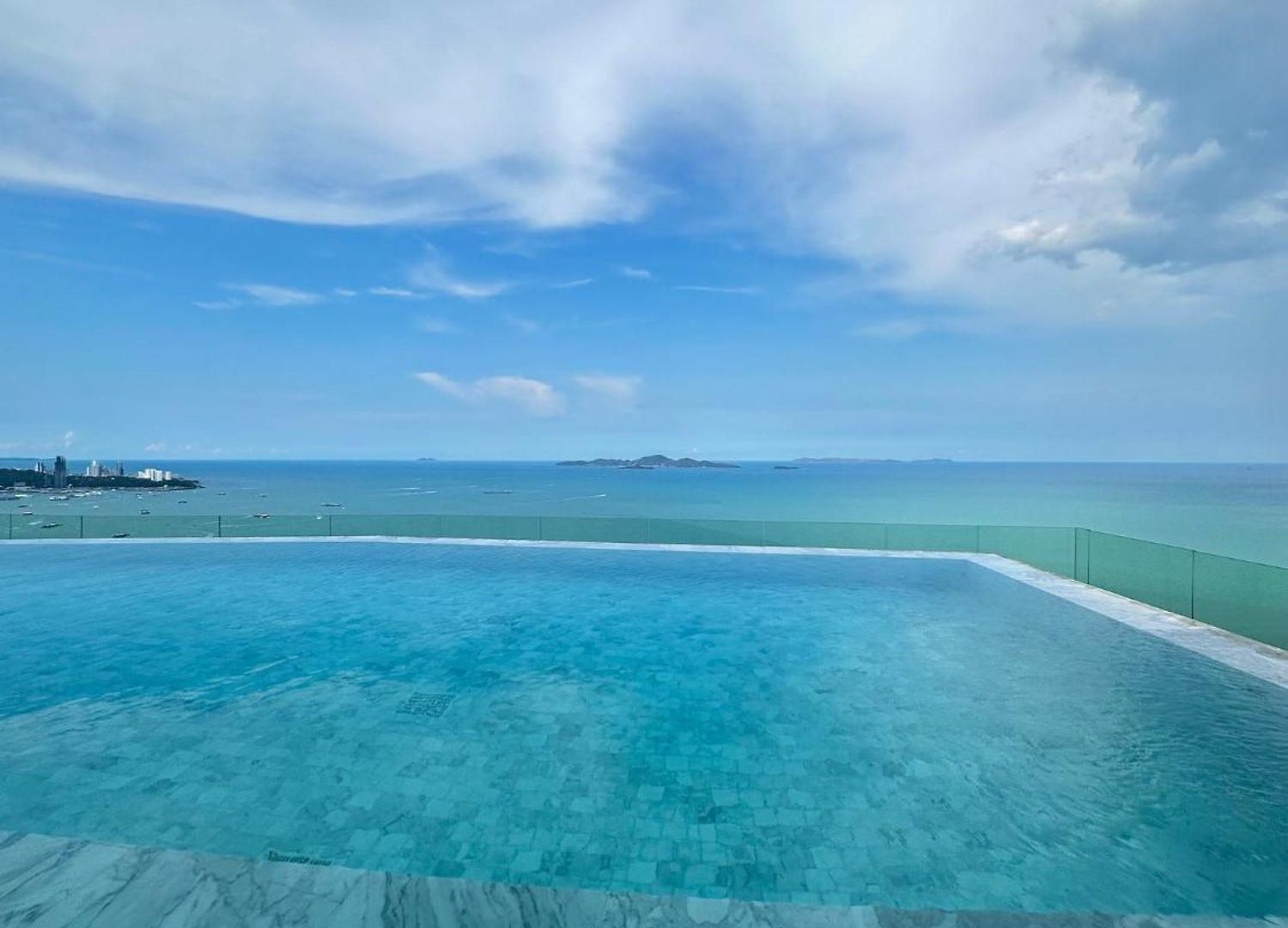อพาร์ทเม้น Arom Wongamat Luxury Boutique Beachfront In North Pattaya, 702 *