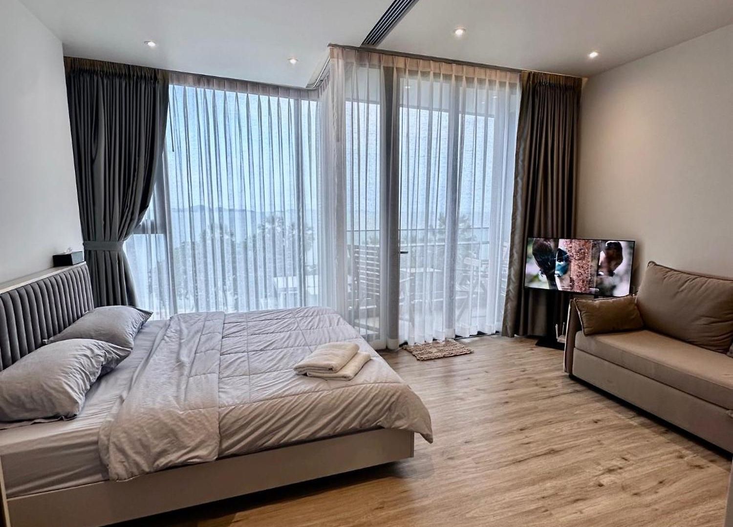 อพาร์ทเม้น Arom Wongamat Luxury Boutique Beachfront In North Pattaya, 702