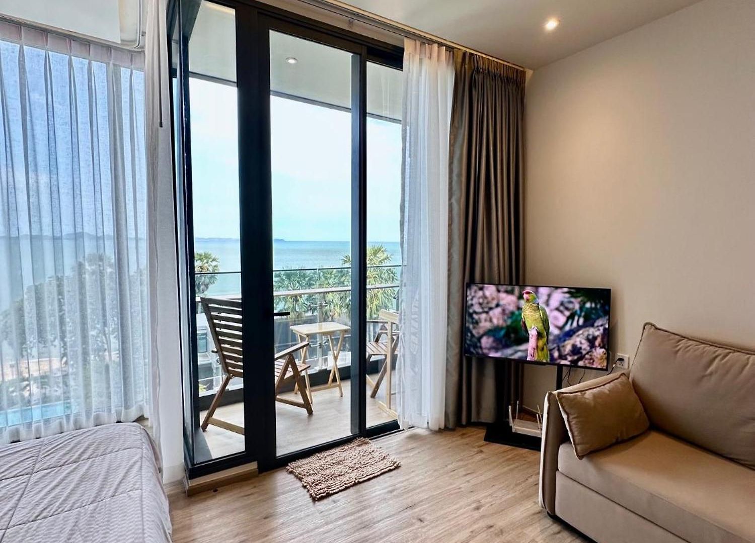 Arom Wongamat Luxury Boutique Beachfront In North Pattaya, 702 อพาร์ทเม้น