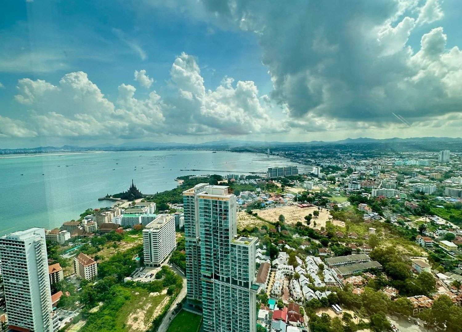 อพาร์ทเม้น Arom Wongamat Luxury Boutique Beachfront In North Pattaya, 702 Pattaya