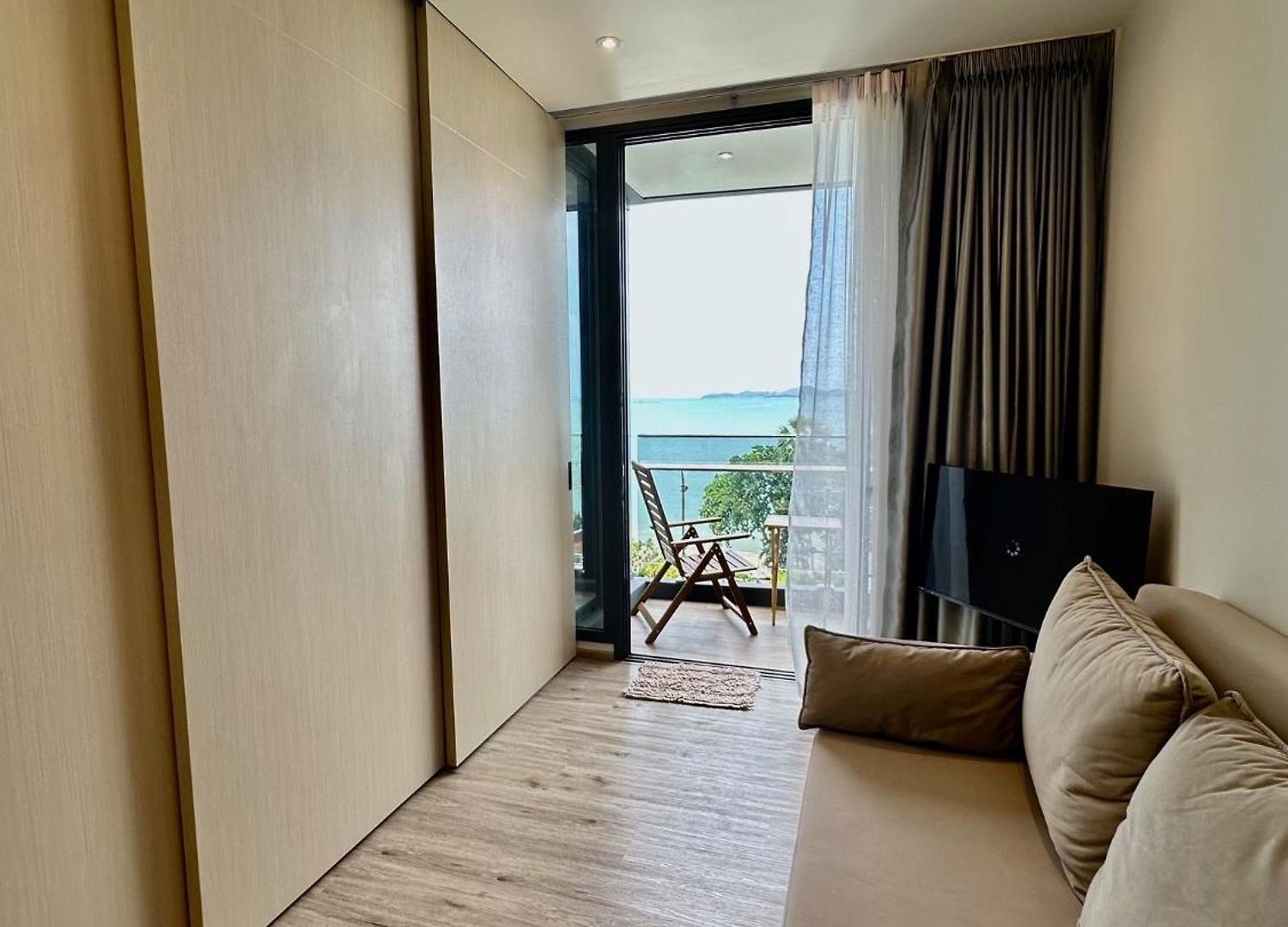 Arom Wongamat Luxury Boutique Beachfront In North Pattaya, 702 *
