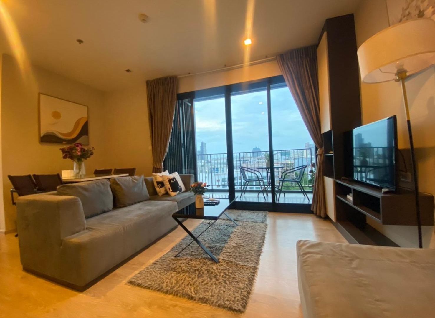 2 Bed At Excellent Location - In Class * Pattaya
