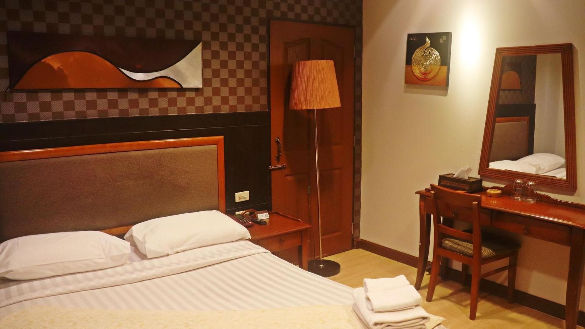 Hotel House- Sha Extra