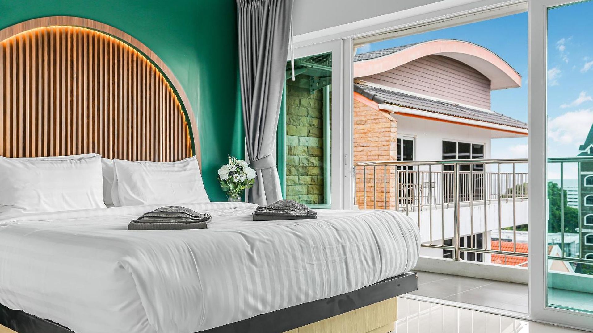 อพาร์ทเม้น Luxurious Penthouse
